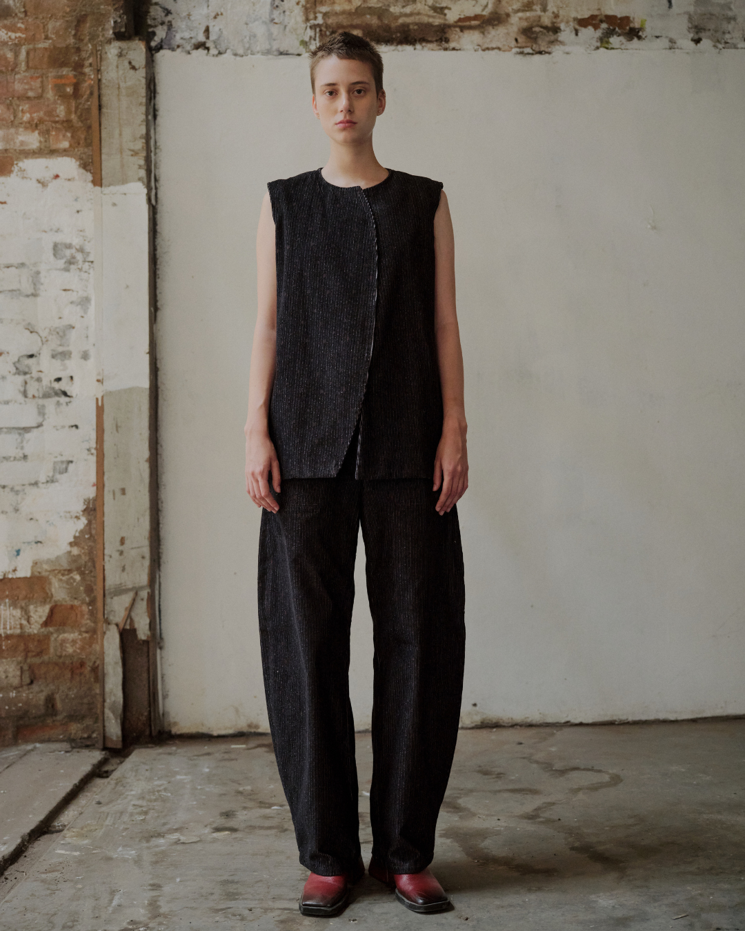 LIRA VEST BLACK